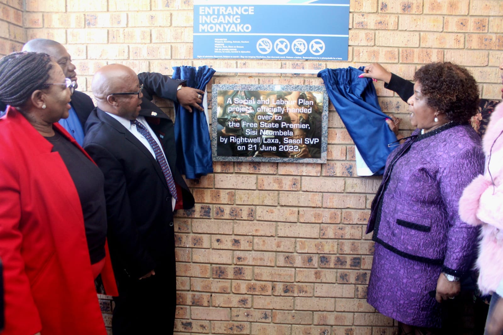 Premier joins MEC for health for opening Parys clinic