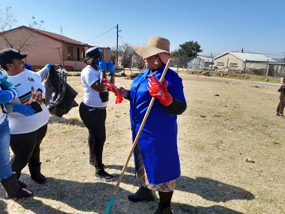 Uthukela district first lady leads another campaign to clean Ezakheni