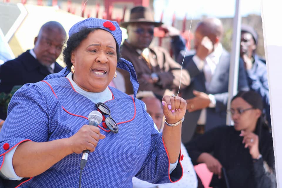 Premier Ntombela donates house to Ntsaku family