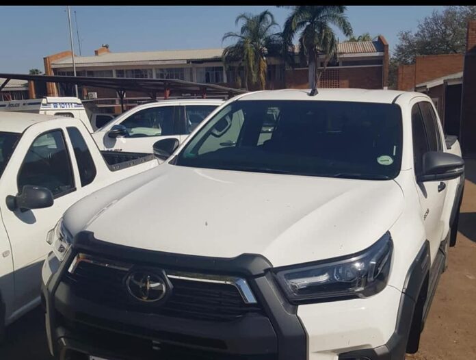 Police arrest two suspects for allegedly attempting to smuggle hijacked vehicles worth 1.2 million