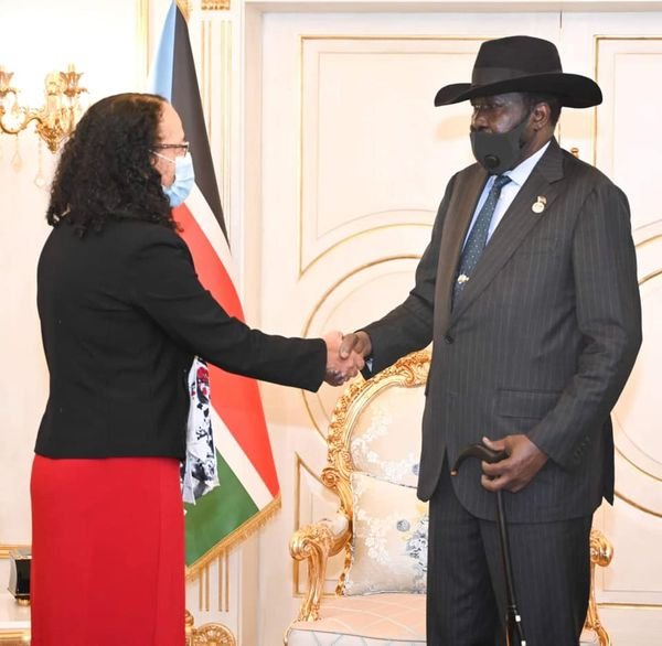 President Kiir receives a courtesy call from IMF delegation