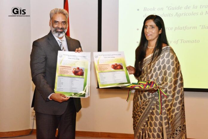 World Food Day 2022: Minister Gobin launches book, Bazar Moris and a new variety of tomato
