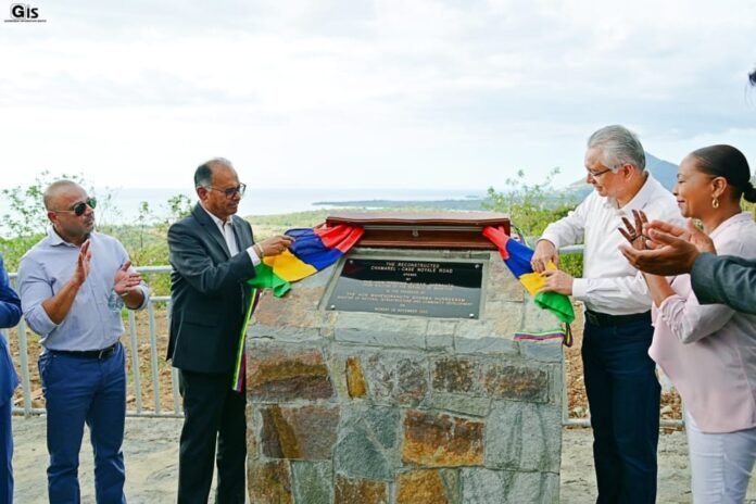 Prime Minister inaugurates newly reconstructed Chamarel-Case Noyale Road (B104)