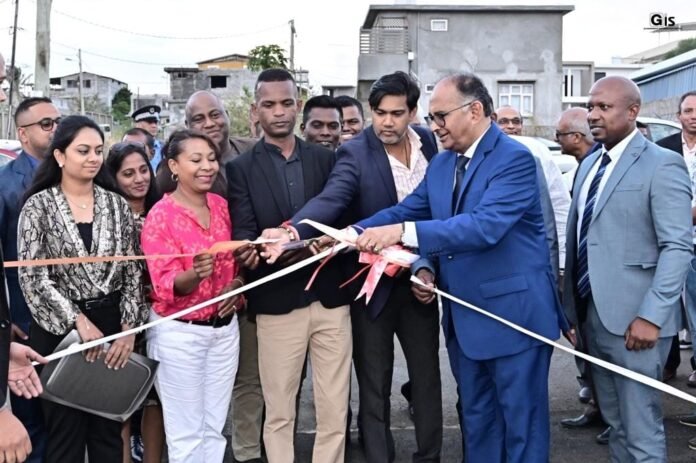 New bus stand inaugurated in Cascavelle Village to improve safety of road users