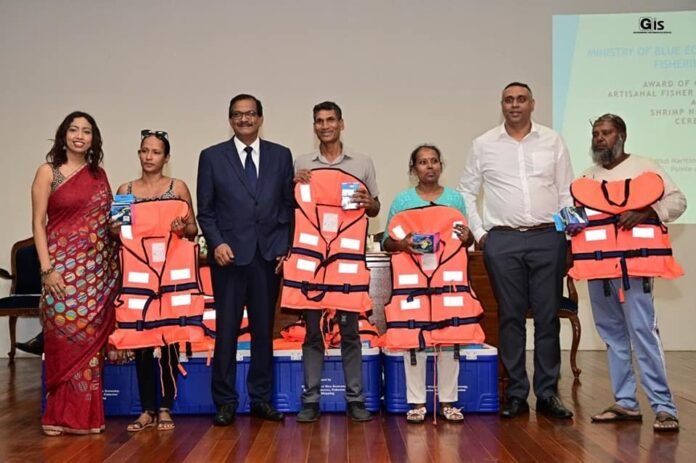 Mauritius Maritime Training Academy allocates licences to 130 fishermen