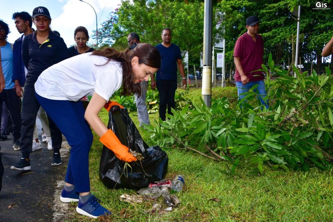 Prime Minister participates in National Clean-up Campaign of Motorways