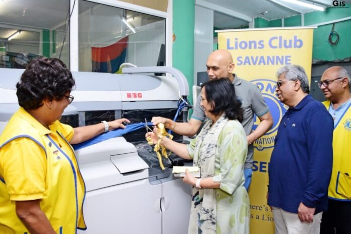 Mauritius Lions Club donates a fully-automated immuno-analyser to Victoria hospital