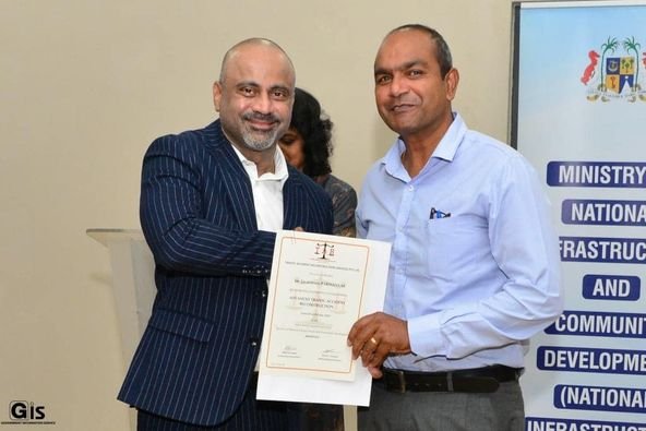 Mauritius honours engineers of three-week training course with award ceremony