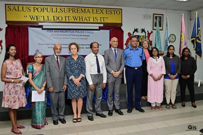 Mauritius Police Officers awarded certificates for Tobacco prevention workshop