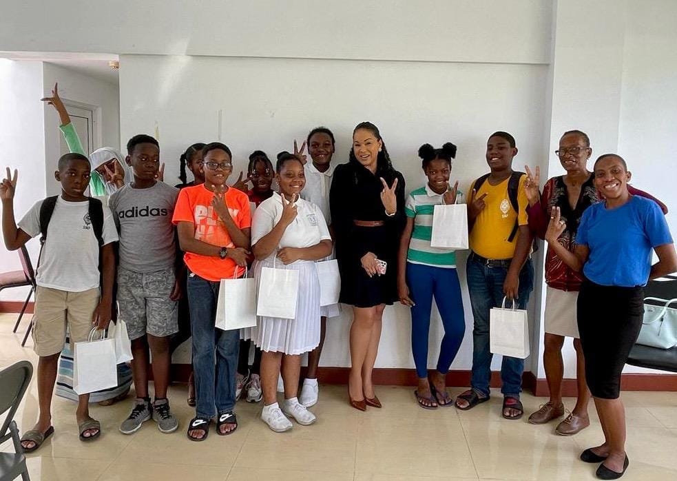 Dominica: Minister Melissa Skerrit visits National Assessment Champions class