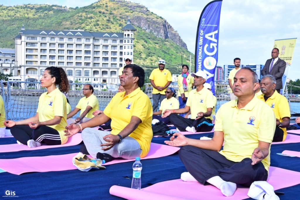 Mauritius President Roopun commits to healthy living on yoga day