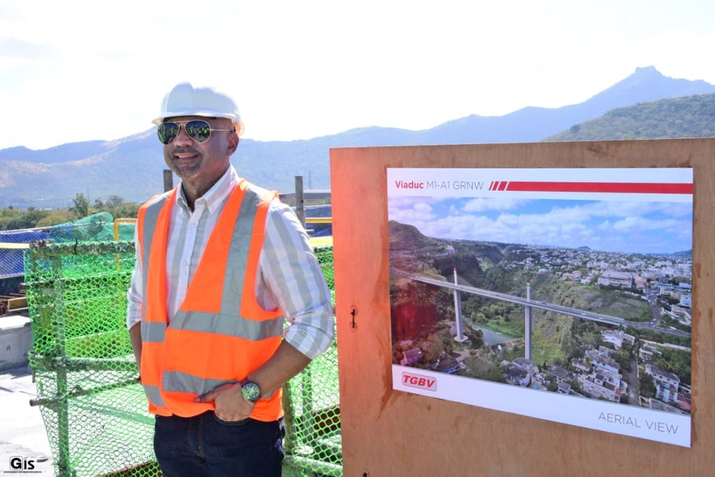 Mauritius Minister inspects A1-M1 Link Bridge Construction for Progress Update