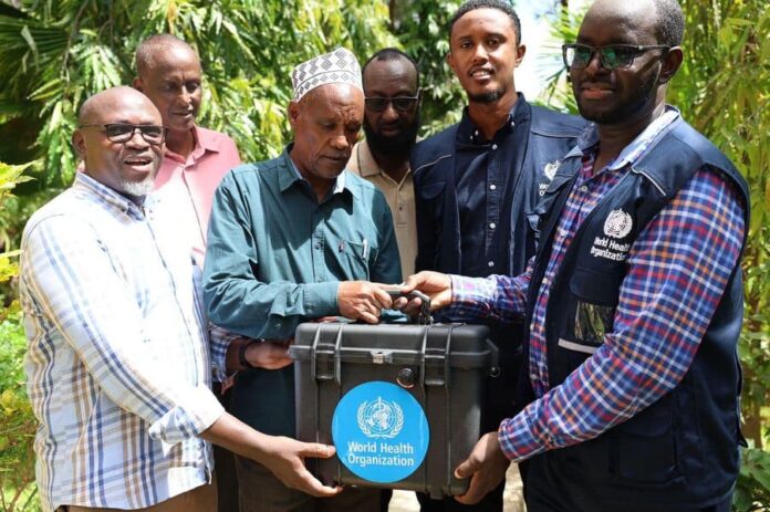 Kenya: MOH hands over quality water testing kit at Dadaab, Image: facebook