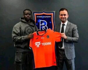 Olivier Kemen with officials of Istanbul Basaksehir