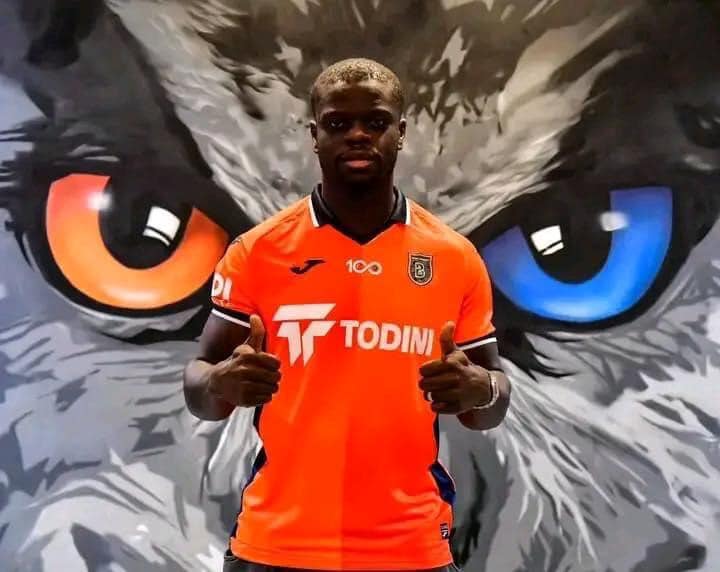 Olivier Kemen in his new jersey of Istanbul Basaksehir