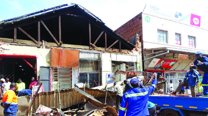 Building in Harare collapsed due to bad weather