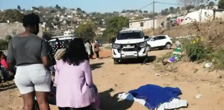 Woman found deceased on unpaved road in Amaoti – KZN, Image: facebook