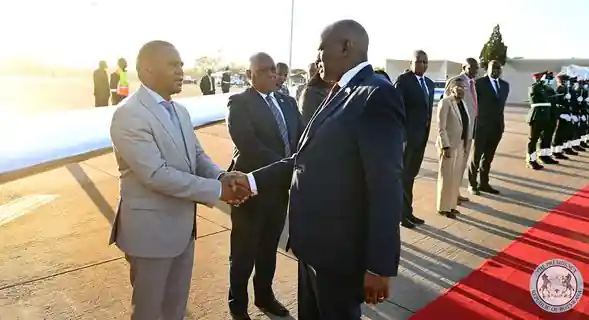 Mokgweetsi Masisi reaches Zimbabwe for 44th SADC Summit, Image: facebook