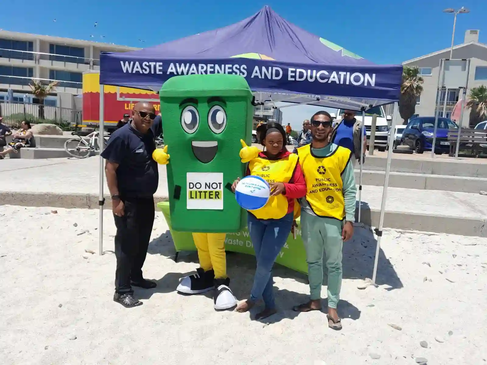 Anti-litter mascot Bingo at beach event