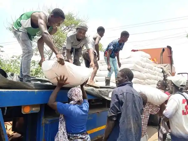 MANEPO) in collaboration with the WFP and the Department of Disaster Management Affairs (DoDMA) distributed 50 kgs maize bags, Image: faceebook