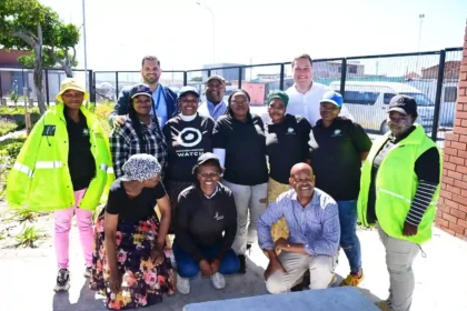 Mayor Geordin Hill-Lewis and Councillor Rob Quintas with Kuyasa MyCiTi station members in Khayelitsha