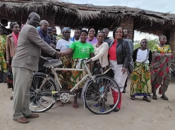 Malawi Health Equity Network donates cycles to Mother Care Groups, Image: Facebook