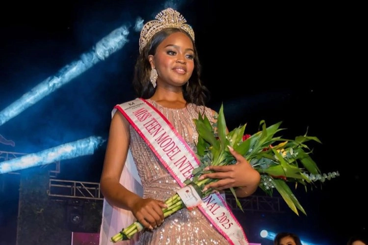 Pearl Mathebula crownd as Miss Teen Model International 2025 in Peru