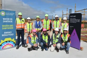 Mayor Geordin Hill Lewis with Water and Sanitation team of Cape Town at Philippi Wellfield construction site