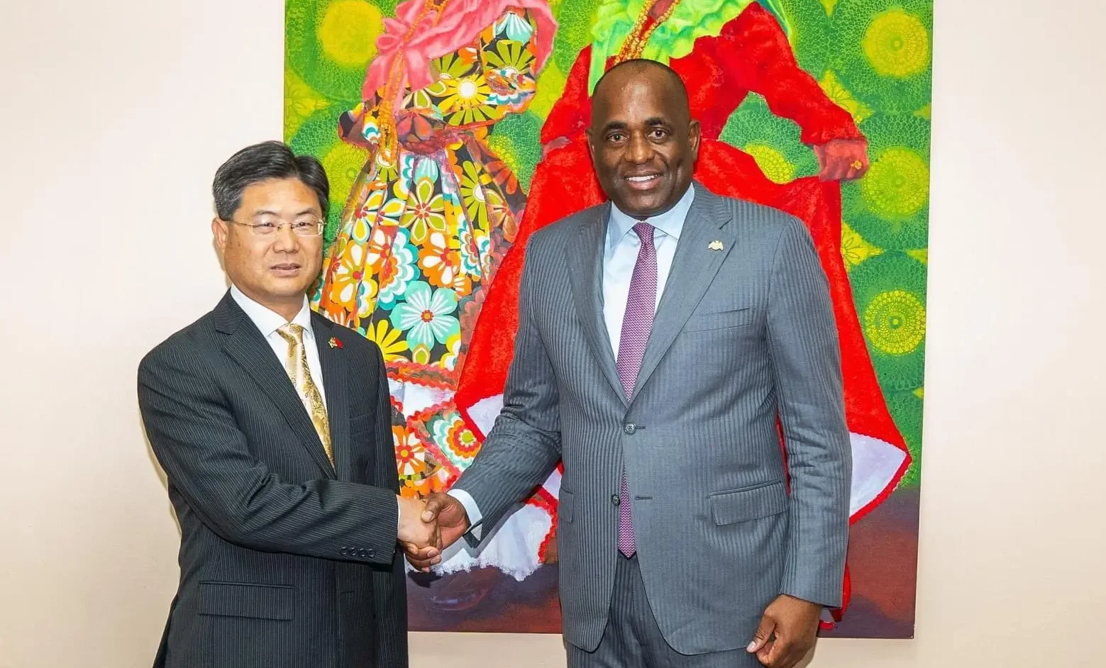Ambs Chu Maoming with PM Roosevelt Skerrit for Dominica-China cooperation