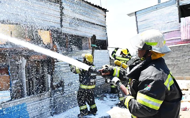 Cape Town Firefighters in Dunoon at service