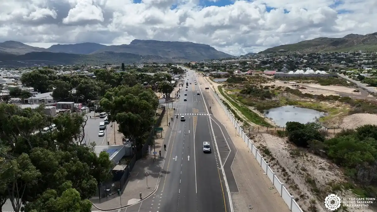 Kommetjie Road in Cape Town