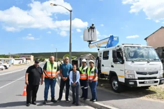 Alderman Xanthea LImberg with City Energy team on inspection in Macassar, Cape Town