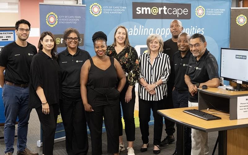 Cllr Francine Higham with Alderman Theresa Uys at SmartCape computer centre with their team in Cape Town