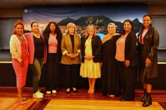 Alderman Theresa Uys with Graduate Internship Programme Team of Cape Town