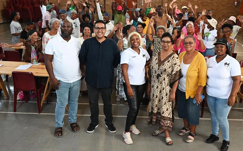 Cllr Zahid Badroodien with Kraaifontein residents in Cape Town