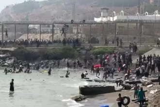 thousands of migrants entered into Spain from Morocco