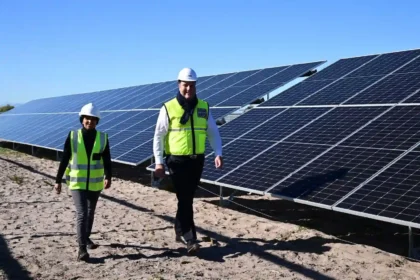 Mayor Geordin Hill-Lewis while investigating Virtual Power Plant in Cape Town